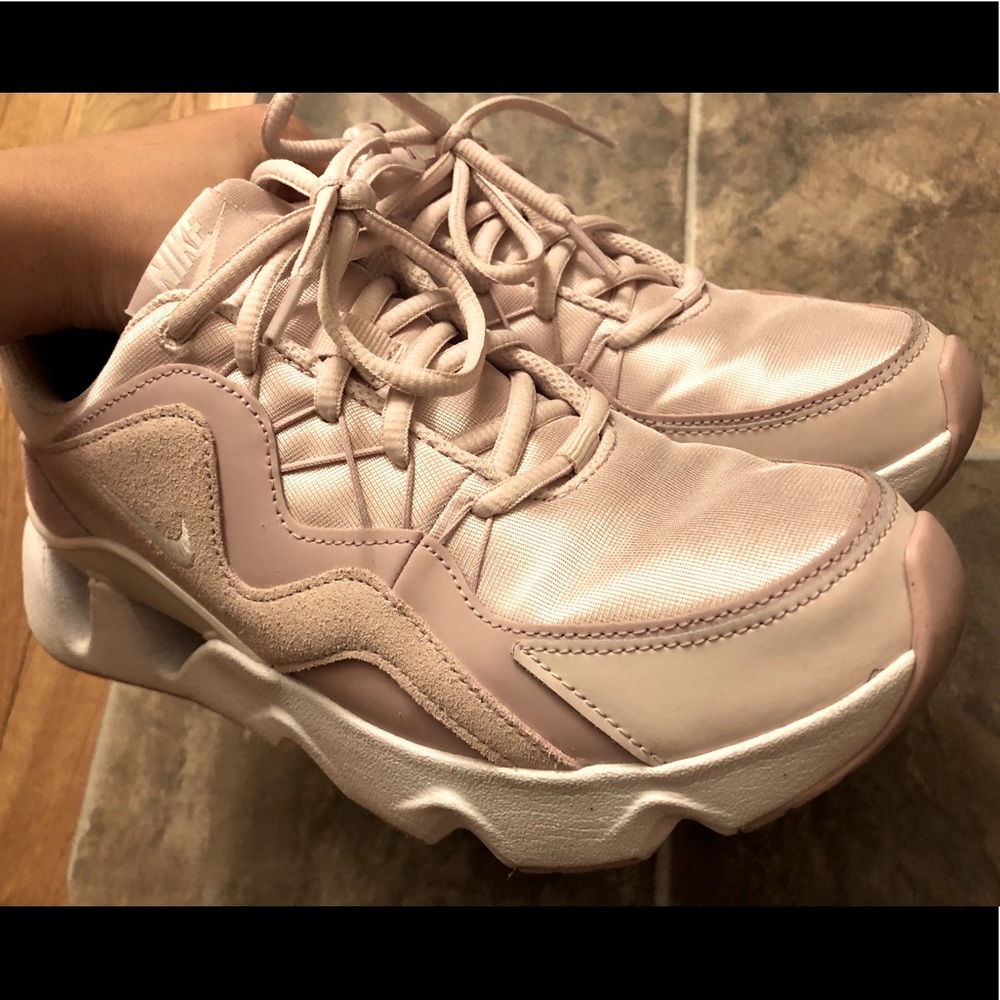 Nike pink RYZ